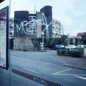 Protégez vos vitres des graffitis avec le film anit graffiti